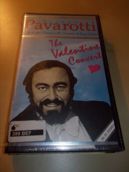 LUCIANO PAVAROTTI - LIVE AT THE PETRUZZELLI THEATRE OF BARI (ITAY) (VHS)