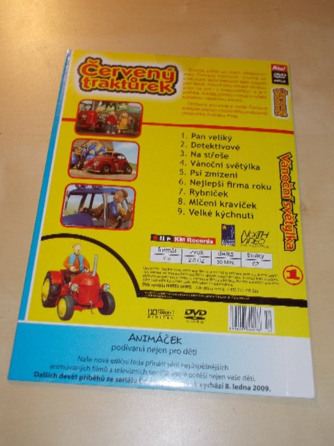 ČERVENÝ TRAKTŮREK - VÁNOČNÍ SVĚTÝLKA 1 DISK. - (DVD v pošetce)