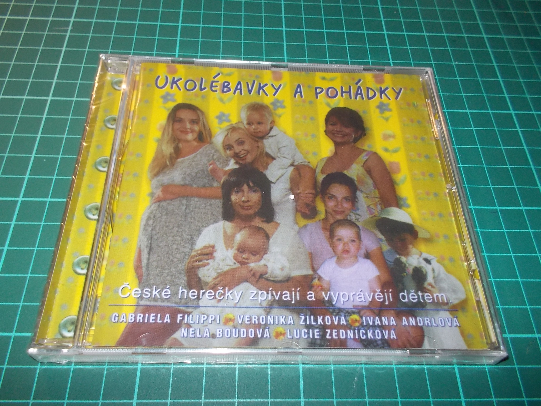 UKOLÉBAVKY A POHÁDKY - ČESKÉ HEREČKY ZPÍVAJÍ DĚTEM (CD)