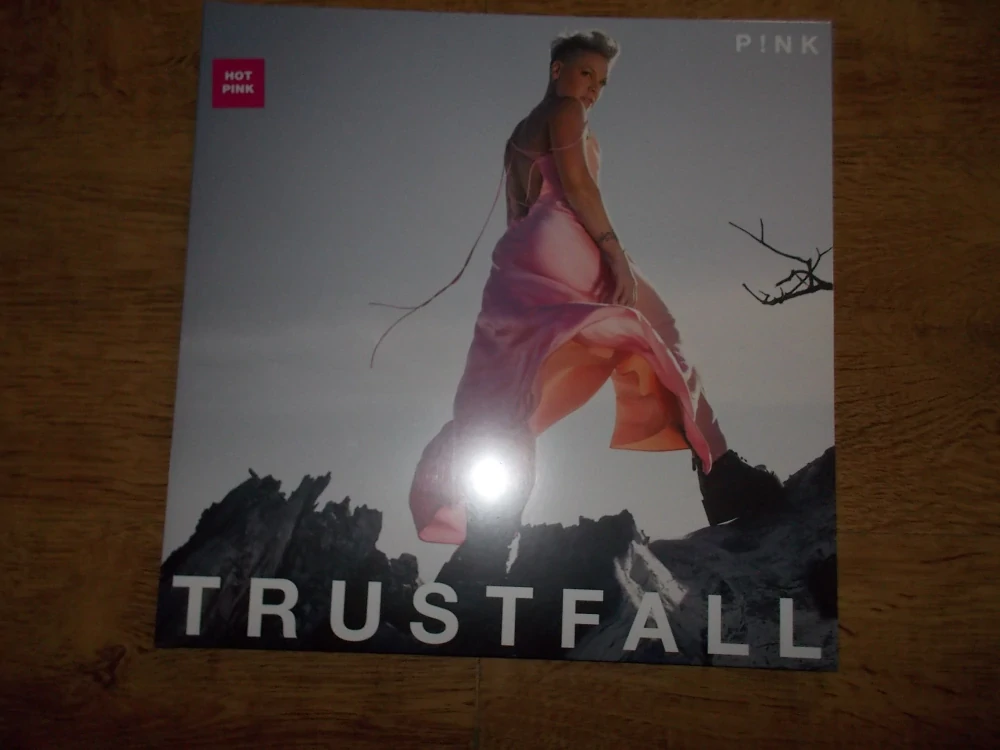 Pink - Trustfall - Coloured HOT PINK (Vinyl-LP)