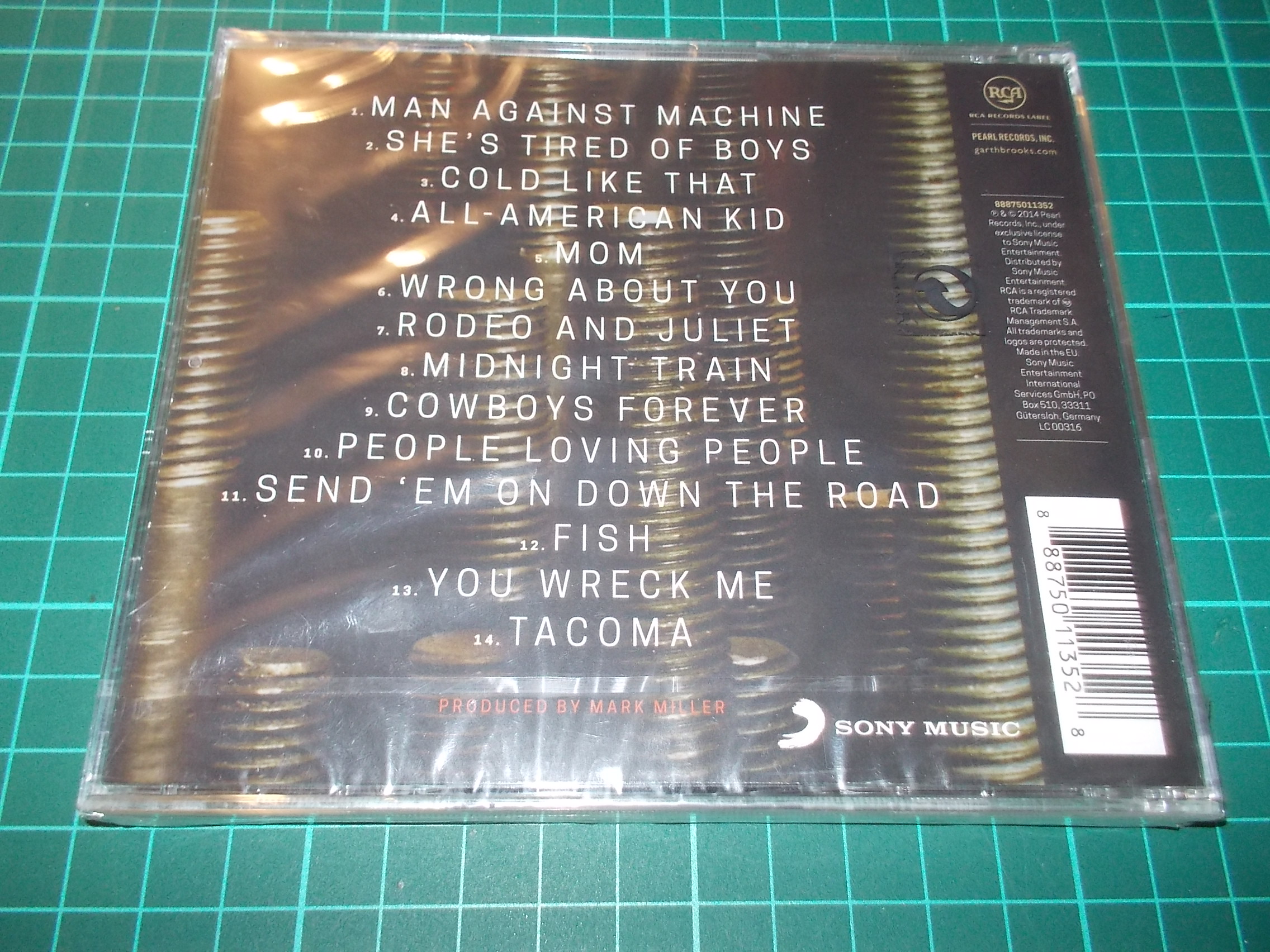 GARTH BROOKS - Man Against Machine  (CD)