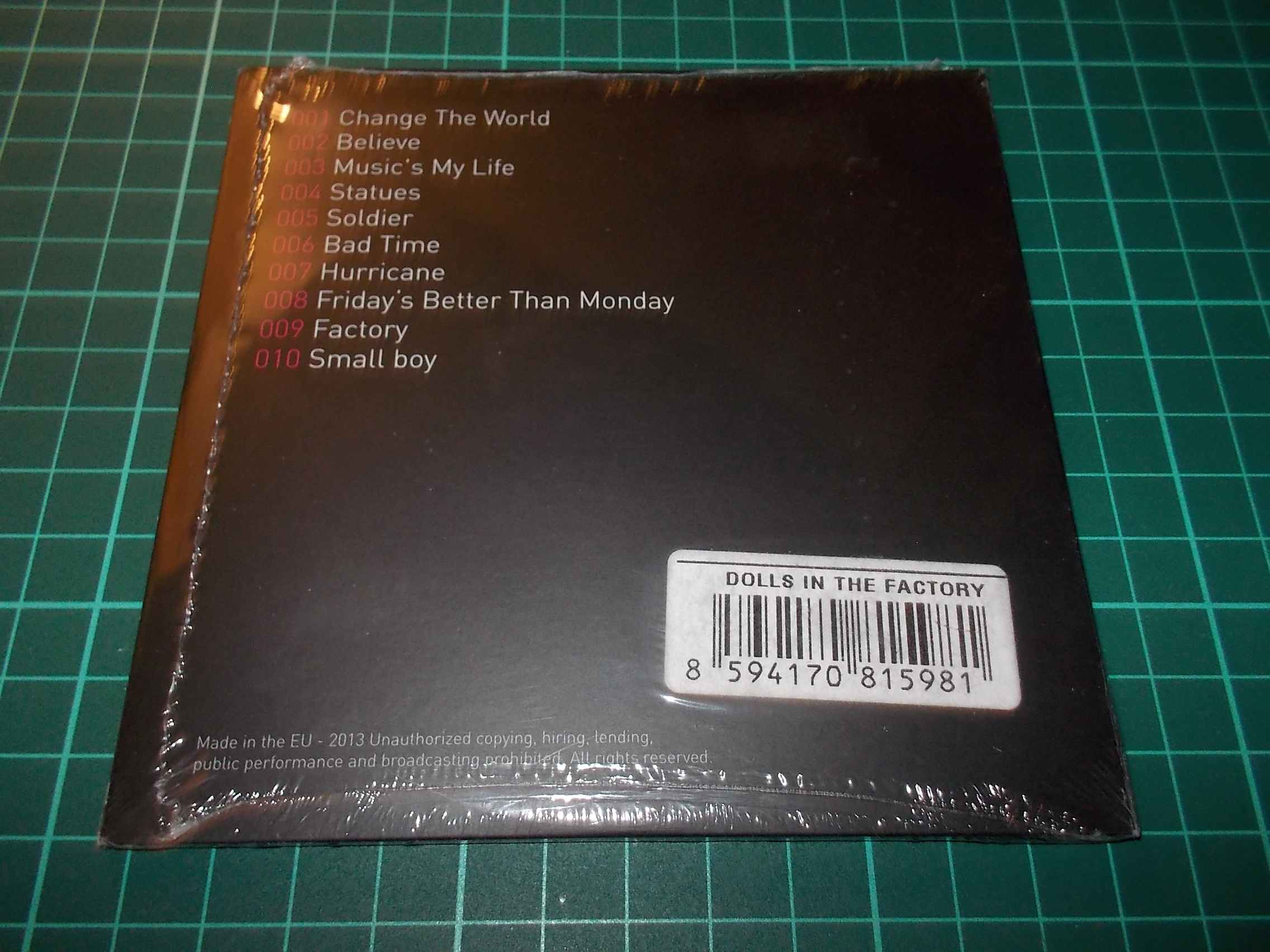 Dolls In The Factory - Statues (CD/BONUS DVD) papír obal