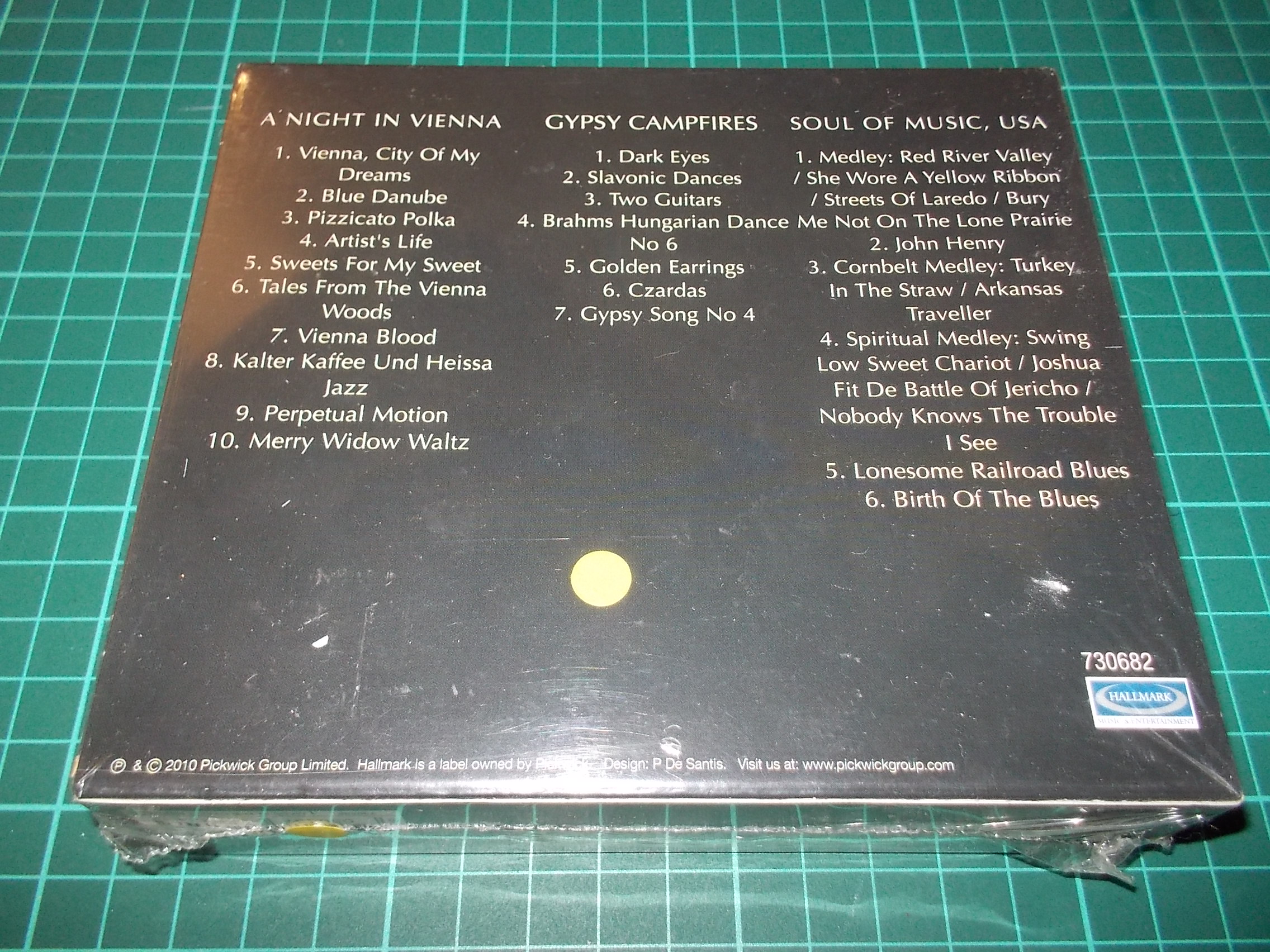 The Sound of Magnificence - 101 Strings ( BOX SET 3 CD)