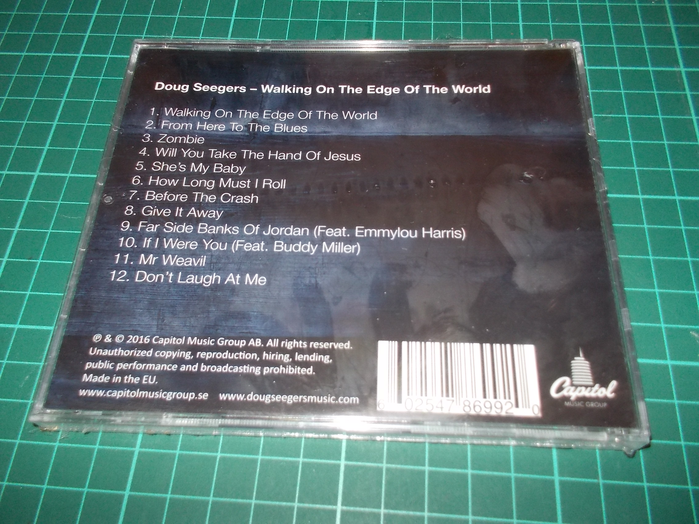 Doug Seegers - Walking On The Edge Of The World (CD)