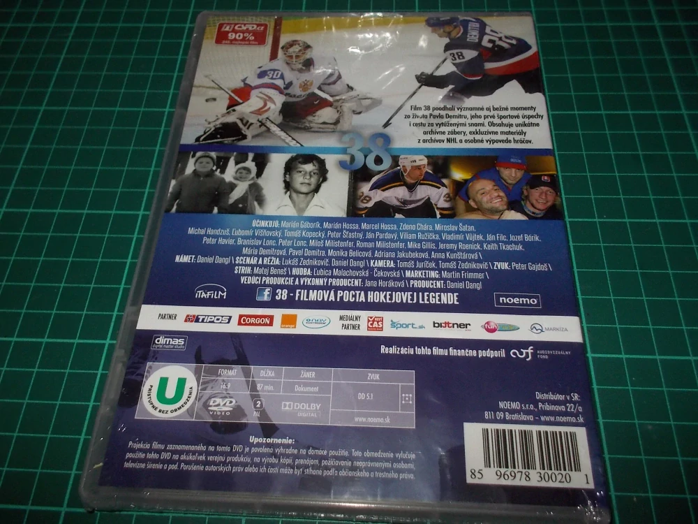 38 - Filmová pocta hokejovej legende (DVD)