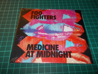 FOO FIGHTERS - MEDICINE AT MIDNIGHT (CD) Digipack